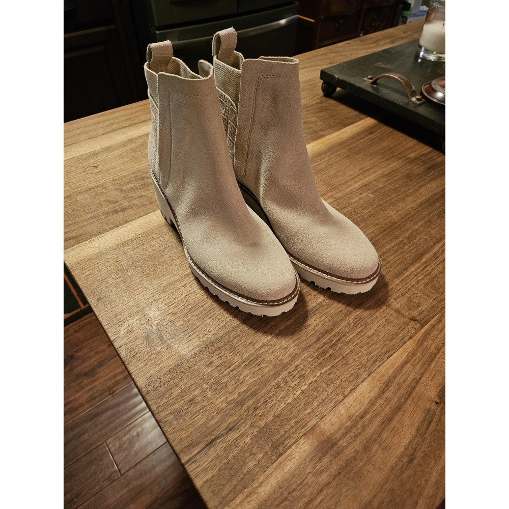 dolce vita Huey H20 Dune Suede Boots, New, size 8. Cream, chunky sole
